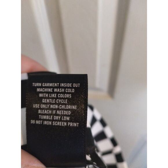 Hot Topic Mini Skirt Black White Silver Chain Accent Pleated Sz S - Picture 7 of 7